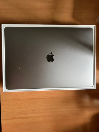 MacBook Pro 15 i9 2018 16GB RAM SSD