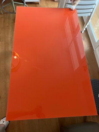 Mesa de comedor cristal naranja y metal de 100x60