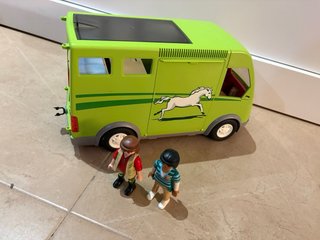 Lote Playmobil Camión y Figuras