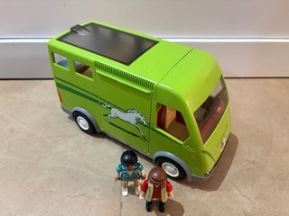 Lote Playmobil Camión y Figuras