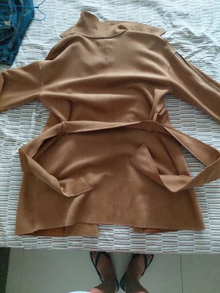 Gabardina ante Stradivarius