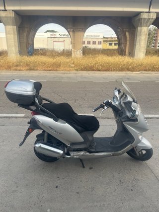 Kymco Grand Dink 250cc Maxi Scooter