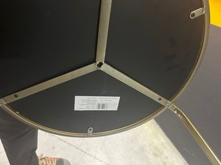 Mesa auxiliar diseño espejo y metal