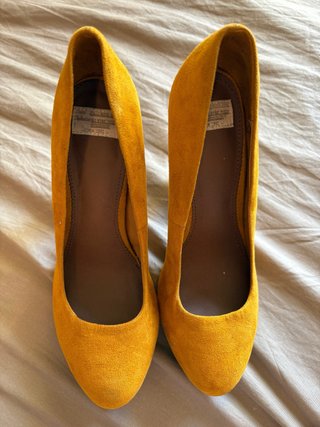 Zapatos tacón ante mostaza Talla 39