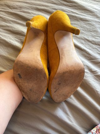 Zapatos tacón ante mostaza Talla 39