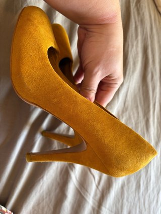 Zapatos tacón ante mostaza Talla 39
