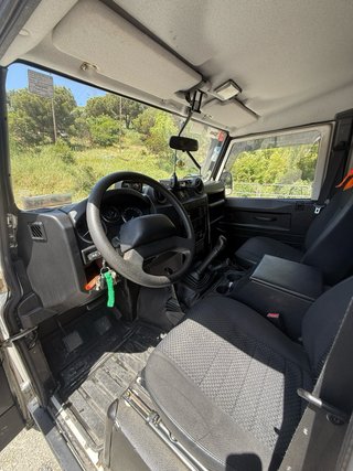 Land Rover Defender 2010