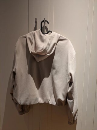 Chaqueta Zara con cremallera y capucha