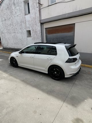 Volkswagen Golf R 300