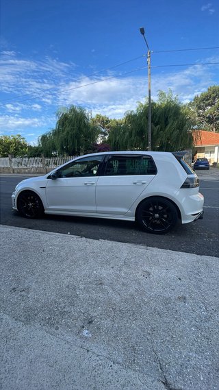 Volkswagen Golf R 300