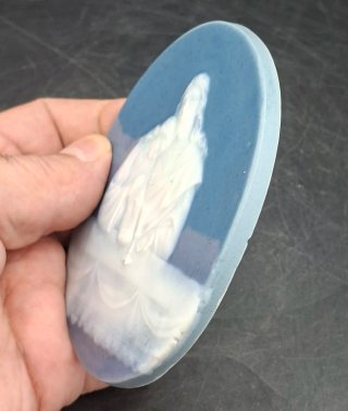 Medallón en porcelana de Limoges firmada