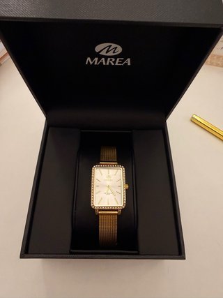 Reloj Marea Dorado con Detalles Brillantes