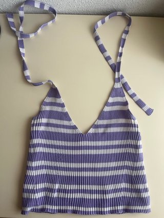 Top de rayas lila y blanco