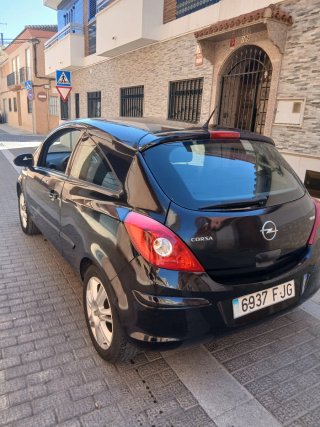 Opel Corsa Negro