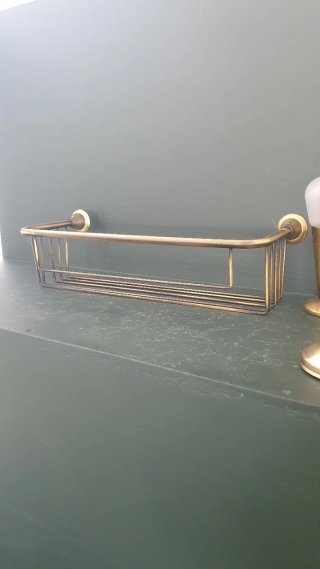 Accesorios de baño dorados