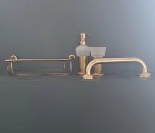 Accesorios de baño dorados