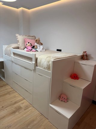 Mueble blanco niña