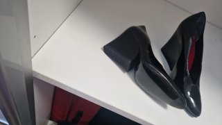 Zapatos de cuña negros charol