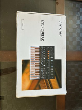 Sintetizador Arturia MicroFreak(caja+cables)
