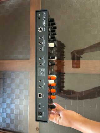 Sintetizador Arturia MicroFreak(caja+cables)