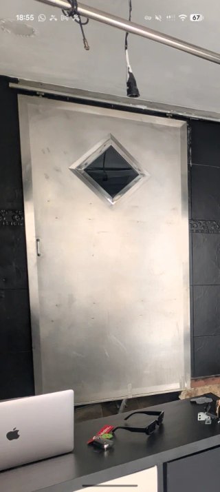 Puerta de acero inoxidable con ventana