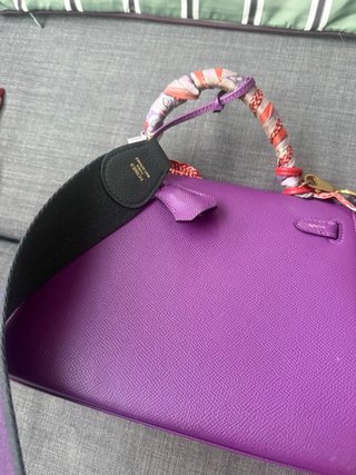 Bolso Hermes Kelly Morado con Llavero Rojo