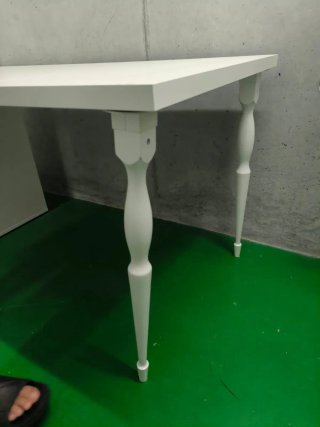 Mesa de escritorio blanca