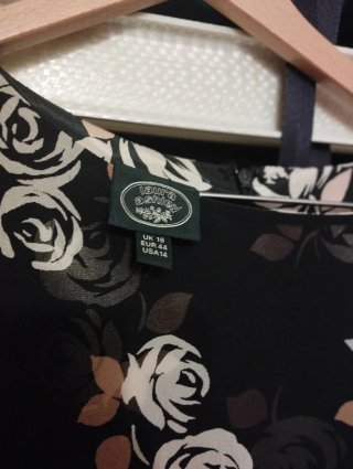 Traje 2 piezas y vestido largo Laura Ashley