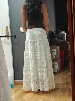 Falda larga blanca de encaje