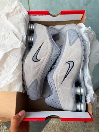 Nike Shox R4 Grigio Argento