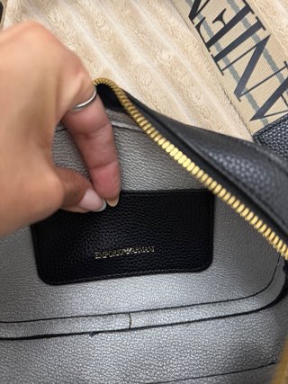 Bolso bandolera Emporio Armani negro en piel