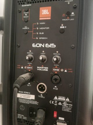 Cajas JBL EON 615 Amplificadas