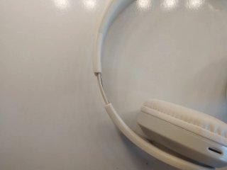 Auriculares Bluetooth Beige y Blanco