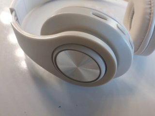 Auriculares Bluetooth Beige y Blanco