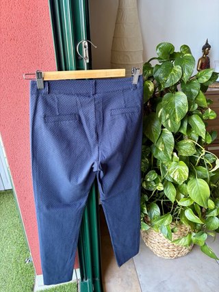 Pantalones azul con lunares