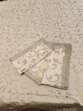 Mantel blanco y plateado Zara Home
