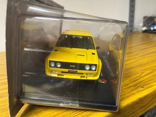 Escala 1/24 fiat 131 abarth rally 1975 amarillo.