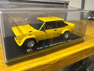 Escala 1/24 fiat 131 abarth rally 1975 amarillo.