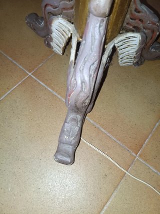 Lámpara de pie dorada y azul