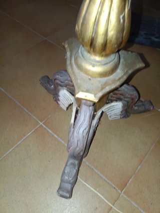 Lámpara de pie dorada y azul