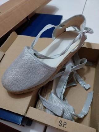 Alpargatas plateadas talla 30
