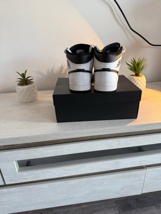Jordan 1 Mid Zapatillas Blancas y Negras