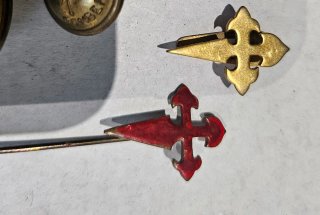 Lote 7insignias y 2 botones antiguos