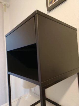 Mesita de noche VIKHAMMER IKEA negra