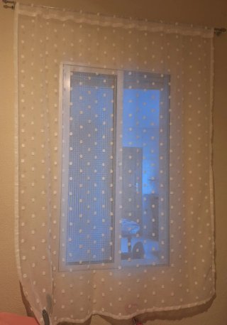 Cortina blanca con puntos 195 largo × 150 ancho