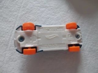 Coche Hot Wheels Grand Cross GHB64
