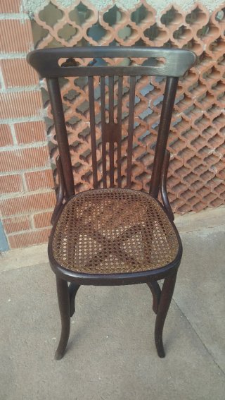 Sillas antiguas de madera y ratán