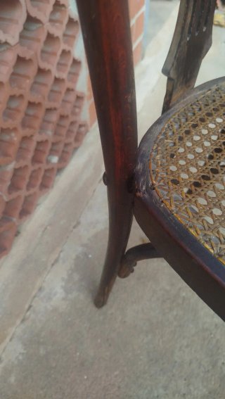 Sillas antiguas de madera y ratán