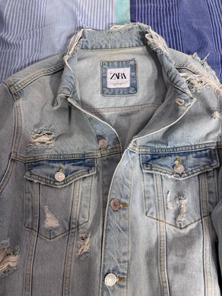 Chaqueta vaquera Zara desgastada