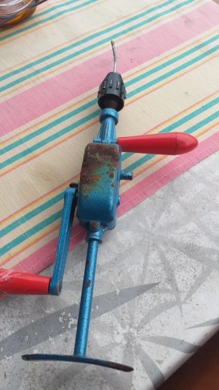 Berbiquí taladro manual antiguo decoración